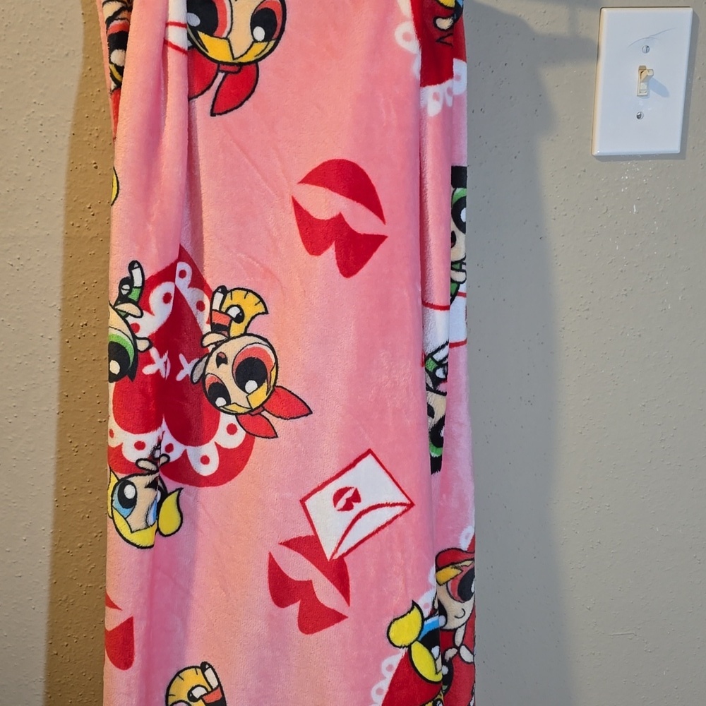 POWERPUFF GIRLS VALENTINES DAY BLANKET NWT - Picture 3 of 3